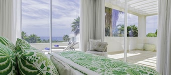 Luxury villa with private pool & sea views Río Real