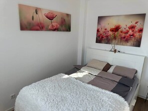 2 chambres, bureau, fer et planche à repasser, accès au Wi-Fi (inclus)