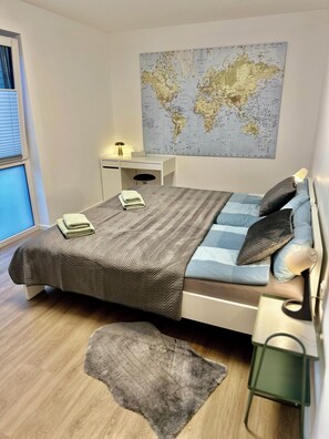 2 soverom, skrivebord, strykejern/-brett og wi-fi (inkludert)