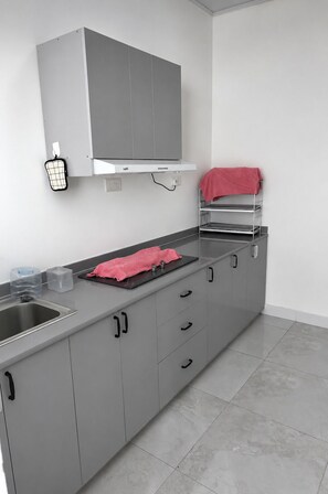 Oven, cookware/dishes/utensils - Bon Abri maldives (Magoodhoo)