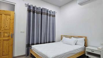 Chambre Double Standard | Bureau, fer et planche Ă repasser, Wi-Fi gratuit