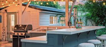 Tiny home w/outdoor kitchen & studio
