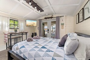 3 bedrooms, iron/ironing board, WiFi, bed sheets - 3BR Outdoor Kitchen w MIL suite - 3 MI to DT (Orlando)