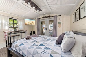 3 chambres, fer et planche à repasser, Wi-Fi, draps fournis