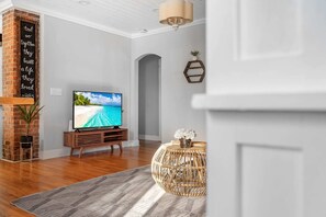 Interior - 3BR Outdoor Kitchen w MIL suite - 3 MI to DT (Orlando)