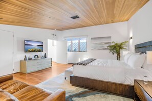 奢華別墅, 多張床, 壁爐, 花園景觀 (Cedar Loft Villa) | 3 間臥室、獨特裝潢、布置獨特、書桌