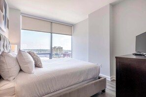 1 bedroom, desk, iron/ironing board, WiFi