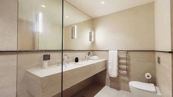Standard Apartment, Balcony, City View | Bathroom | Free toiletries, hair dryer, towels, soap