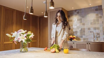 Family Apartment, Balcony, City View | In-room dining