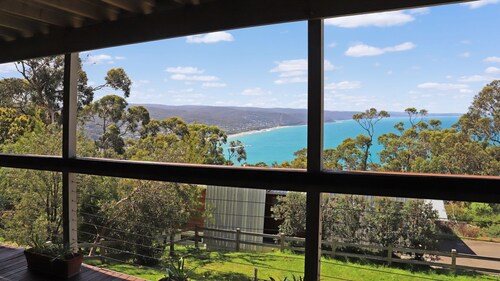 Seaview Cottage - Perfect for couples or families, with beaches and trails nearby!