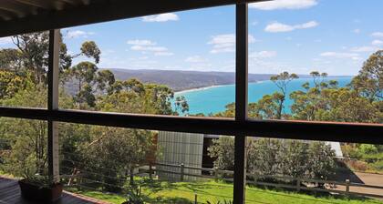 Seaview Cottage - Perfect for couples or families, with beaches and trails nearby!