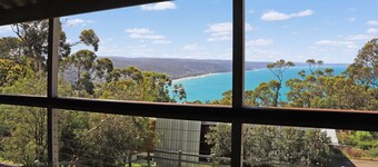 Seaview Cottage - Perfect for couples or families, with beaches and trails nearby!