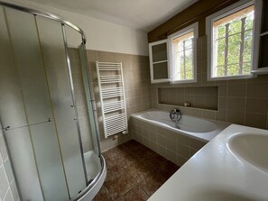 Shower, hair dryer, towels - VILLA LA LOUBIANE VI4428 By Riviera Holiday Homes (Vence)