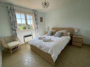5 bedrooms, iron/ironing board, free WiFi, bed sheets - VILLA LA LOUBIANE VI4428 By Riviera Holiday Homes (Vence)