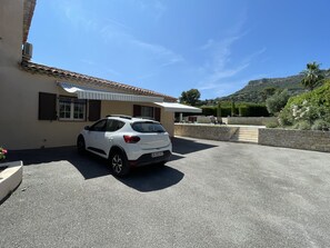 Property grounds - VILLA LA LOUBIANE VI4428 By Riviera Holiday Homes (Vence)