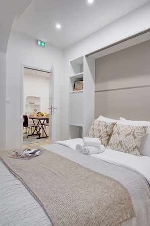 1 bedroom, desk, iron/ironing board, travel crib - Charming 1BR in Montorgueil - Les Halles (Paris)