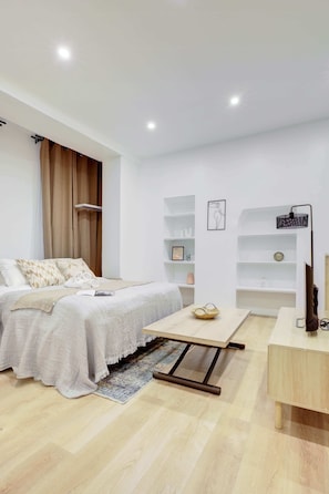 1 bedroom, desk, iron/ironing board, travel crib - Charming 1BR in Montorgueil - Les Halles (Paris)