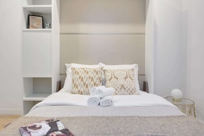 1 bedroom, desk, iron/ironing board, travel crib - Charming 1BR in Montorgueil - Les Halles (Paris)