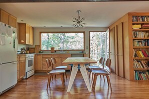 Fridge, oven, stovetop, coffee/tea maker - Quiet, cozy home in the woods CS0038 (Wellfleet)