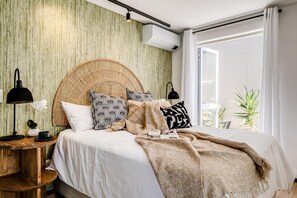 2 bedrooms, desk, Internet - Cape Town City Holiday Apartment w Views for Days (Cape Town)