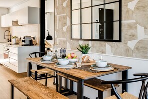 2 bedrooms, desk, Internet - Cape Town City Holiday Apartment w Views for Days (Cape Town)