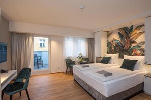 1 室のベッドルーム、デスク、WiFi