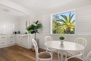 Unclassified image, 5 of 12, button - Idyllic Unit in Little Manly - Steps From The Sand (Manly)