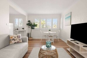 TV - Idyllic Unit in Little Manly - Steps From The Sand (Manly)