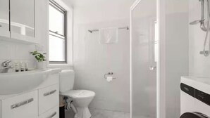 Unclassified image, 4 of 12, button - Idyllic Unit in Little Manly - Steps From The Sand (Manly)