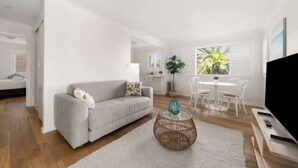 Unclassified image, 5 of 12, button - Idyllic Unit in Little Manly - Steps From The Sand (Manly)