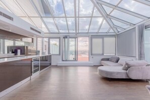 Interior - Modern 2BD Waterfront Flat with Views of the O2 (Greater London)