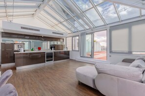 Interior - Modern 2BD Waterfront Flat with Views of the O2 (Greater London)