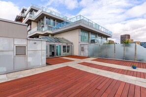 Exterior - Modern 2BD Waterfront Flat with Views of the O2 (Greater London)