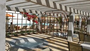 Bañera de hidromasaje exterior