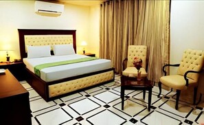 Deluxe Double or Twin Room | Free WiFi - HB Hotel Sialkot (Sialkot)