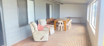 Hendys 346 - Absolute beachfront! Excellent sea views!