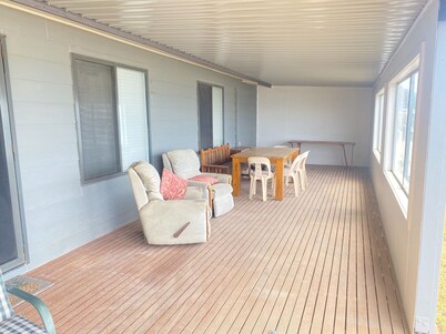 Hendys 346 - Absolute beachfront! Excellent sea views!