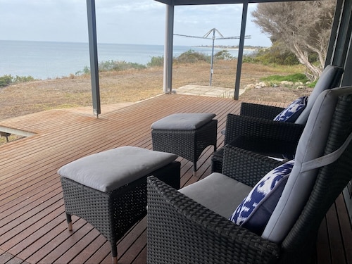 Hendys 346 - Absolute beachfront! Excellent sea views!