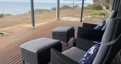 Hendys 346 - Absolute beachfront! Excellent sea views!