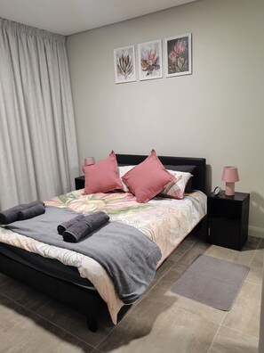 2 bedrooms, iron/ironing board, WiFi, bed sheets