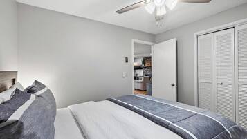 2 bedrooms, desk, iron/ironing board, travel crib