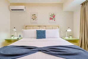 1 dormitorio, escritorio, tabla de planchar con plancha y wifi