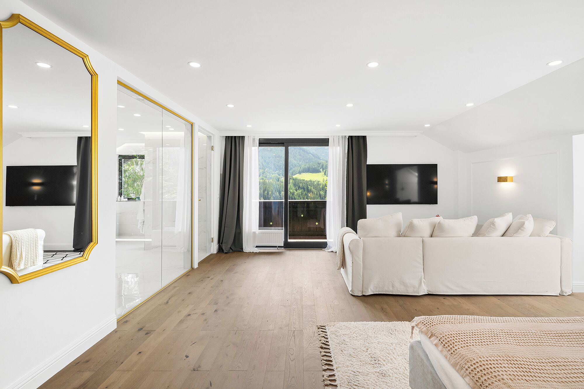 6 bedrooms, WiFi, bed sheets