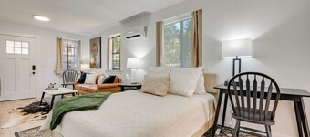 2 Mi to East Atlanta Village: Cozy Studio w/ Porch