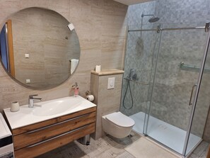 Toallas, jabón, papel de baño