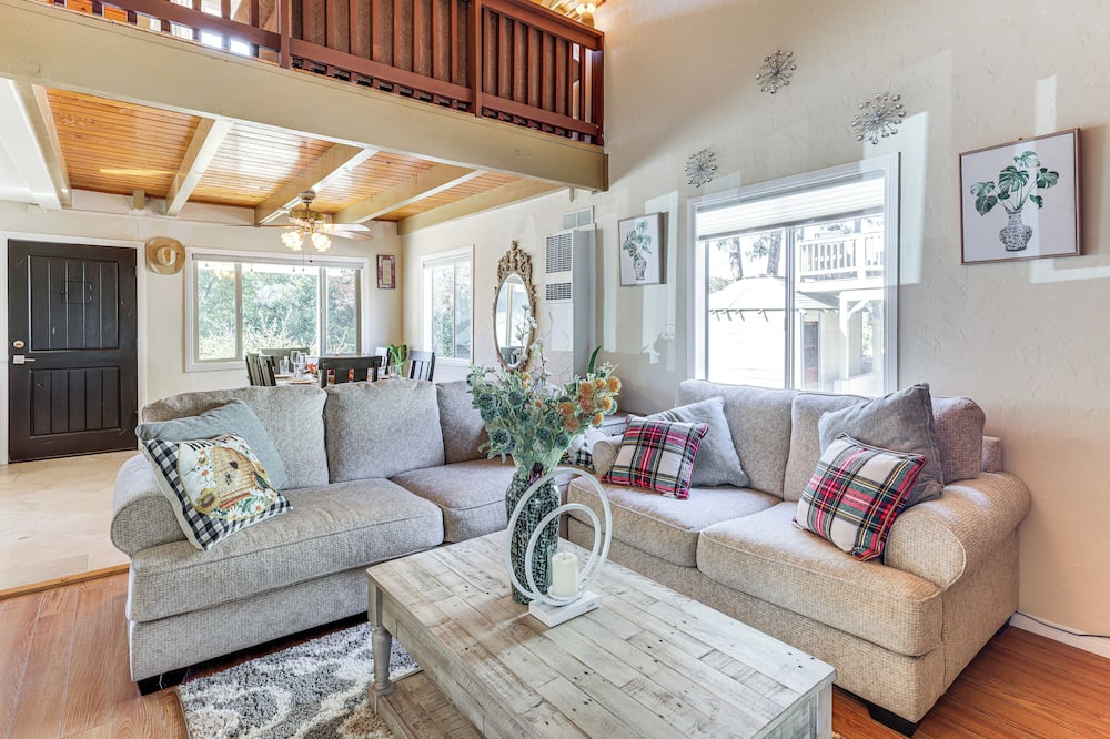 Home w/ 2 Decks - 2 Mi to Lake Gregory Dog Park! - Twin Peaks, CA