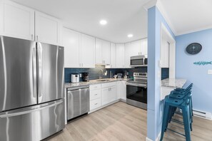 Microwave, dishwasher, coffee/tea maker