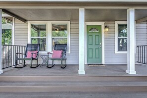 Exterior detail - Stylish Remodeled 3 BDR w/ Studio in East Austin! (Austin)