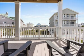 Property grounds - Beach Bumming, 5-bedroom home w/ Private pool & Elevator (Ocean Isle Beach)