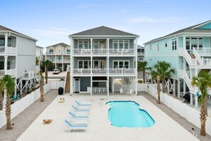 Exterior - "See Ya On Second" is a pristine 5-bedroom home with a private pool and just a short walk away from the beach (Ocean Isle Beach)